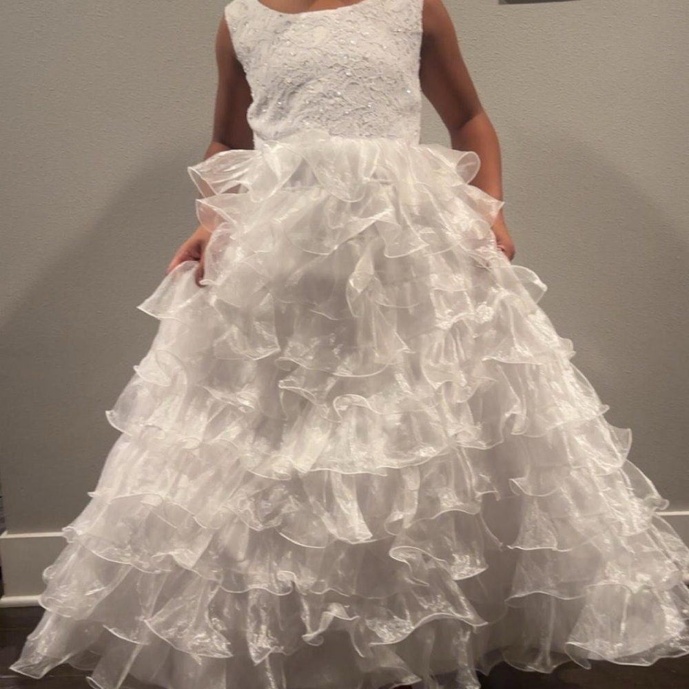 Kids White ruffled tiered lace dress!